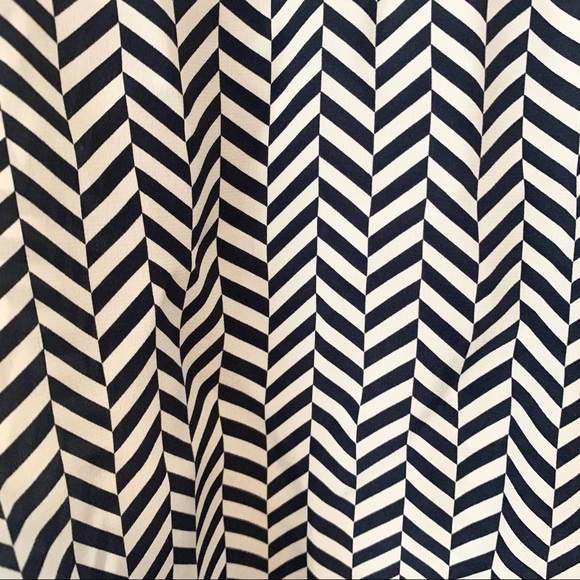 Amour Vert Large Silk Chevron Tank Top - Picture 7 of 7